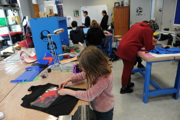 Atelier Fablab : personnalise ton tee-shirt grâce au flocage textile - MOURENX